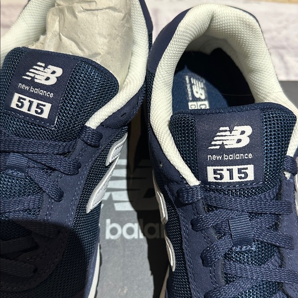 New Balance Wonens Size 81/2 Dark Blue and White Sneakers or Running Shoes NWT - Picture 3 of 6